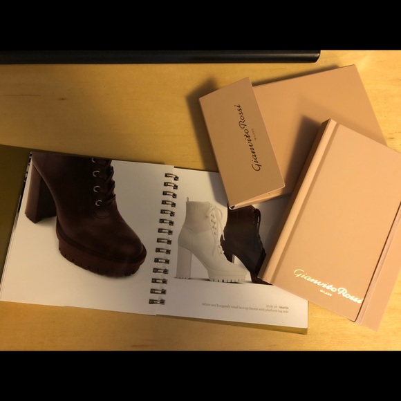 Gianvito Rossi Mini Catalog Collection & Journal - Picture 3 of 3